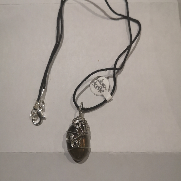 Labradorite pendant on vinyl necklace - Picture 1 of 6